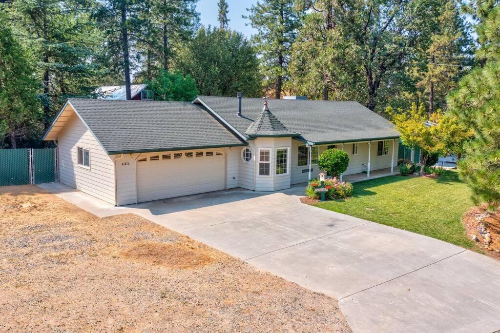 Acorn House - Charming House In Green Heaven With Pool Table With Lovely Backyard Oakhurst Exterior photo