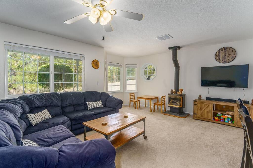 Acorn House - Charming House In Green Heaven With Pool Table With Lovely Backyard Oakhurst Exterior photo