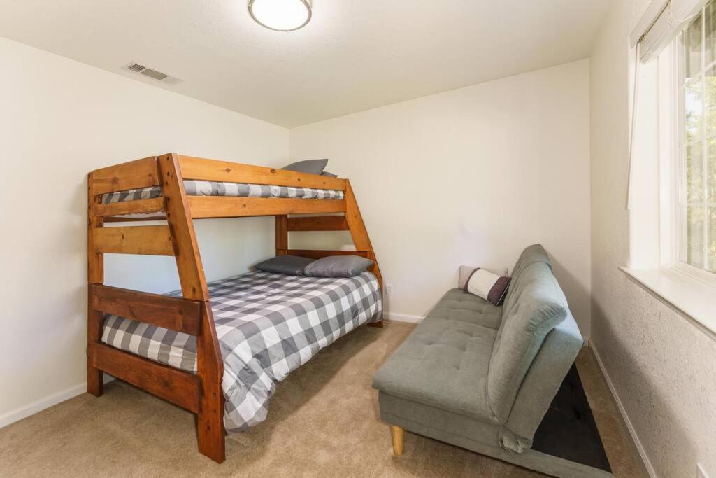 Acorn House - Charming House In Green Heaven With Pool Table With Lovely Backyard Oakhurst Exterior photo