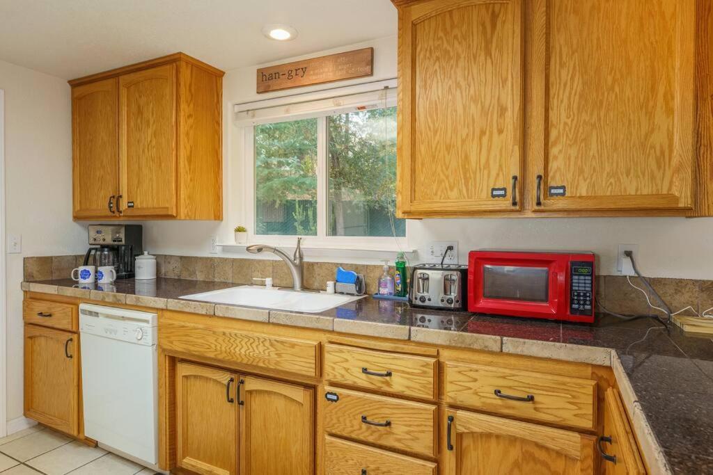 Acorn House - Charming House In Green Heaven With Pool Table With Lovely Backyard Oakhurst Exterior photo